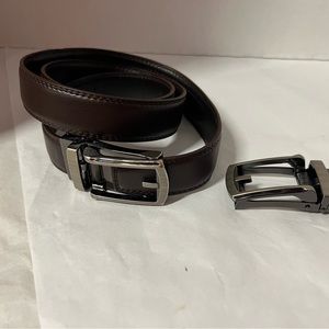Comfort clock belt with extra buckle